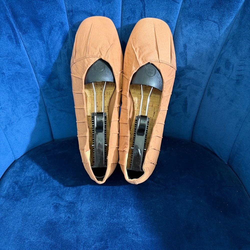 Korks Palmer Women's Coral/Nude Pleated Ballet Flats Size 10